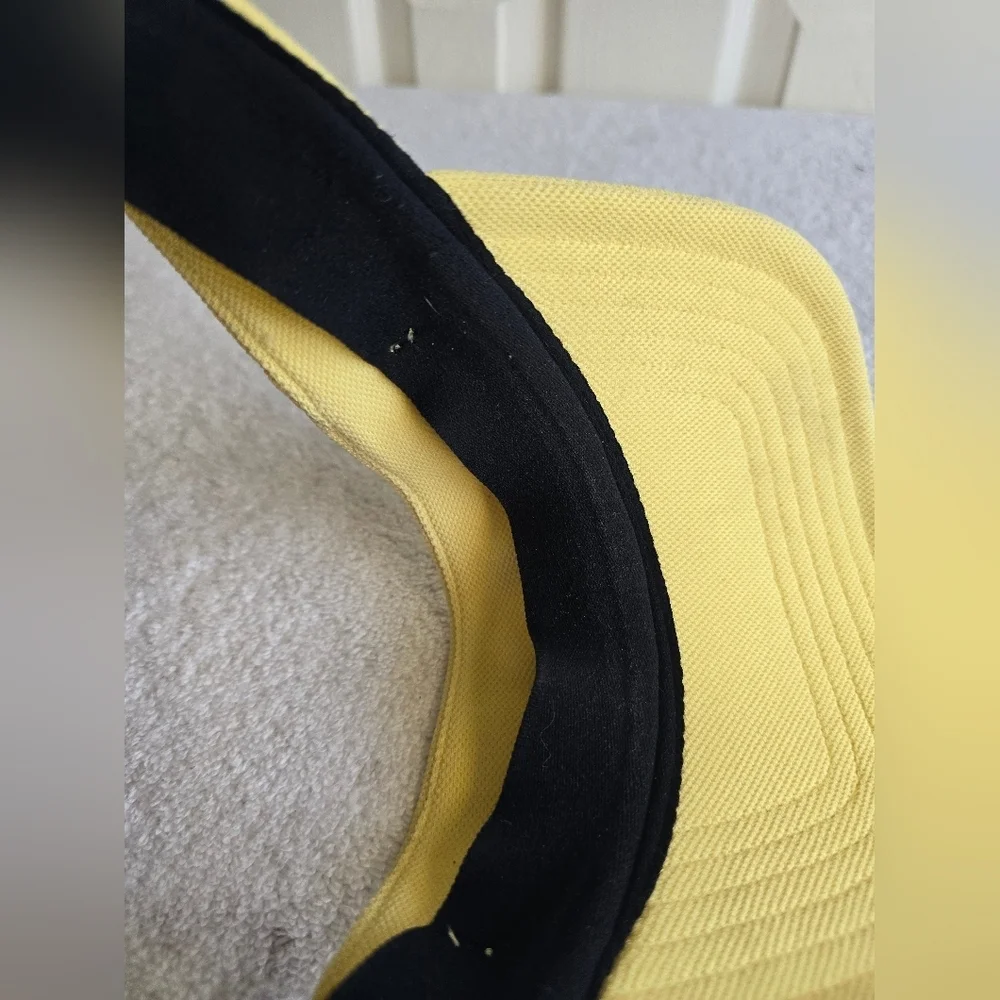 Under Armour Men's Yellow and Black Sports Visor.